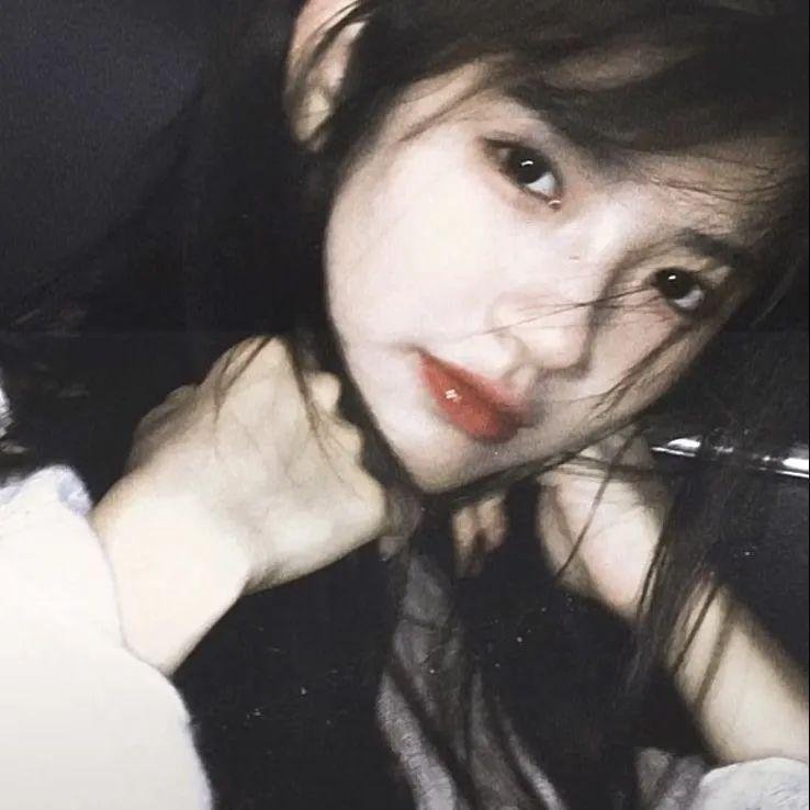 追梦的黎族女娃娃